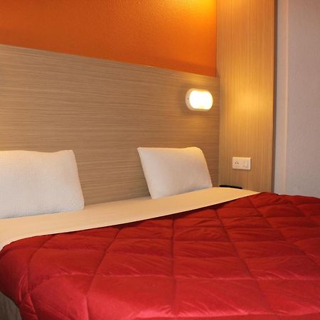 Premiere Classe St Quentin En Yvelines Elancourt Trappes Buitenkant foto