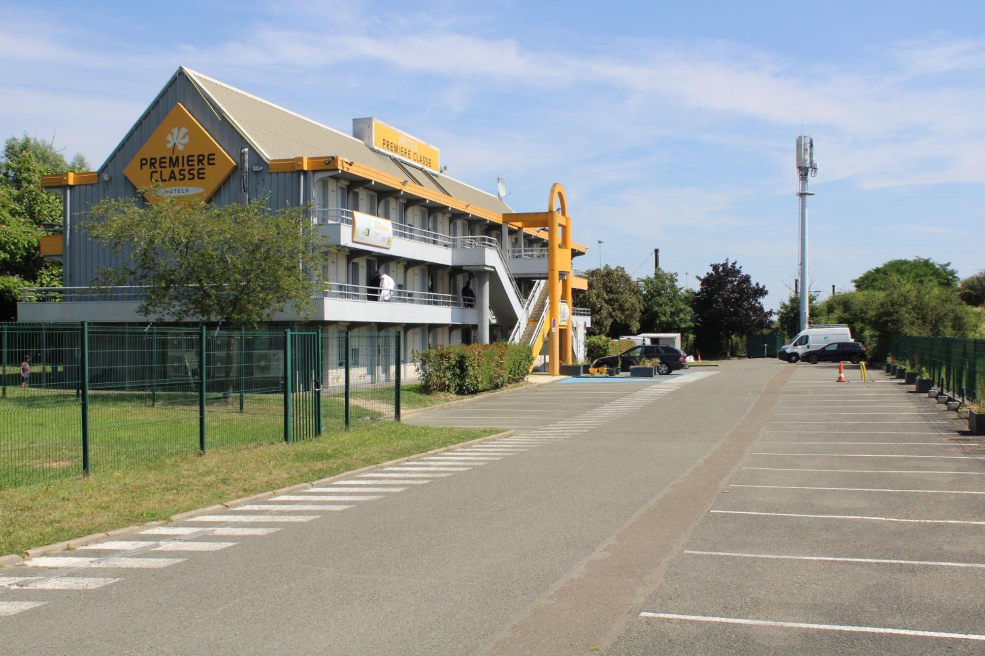 Premiere Classe St Quentin En Yvelines Elancourt Trappes Buitenkant foto